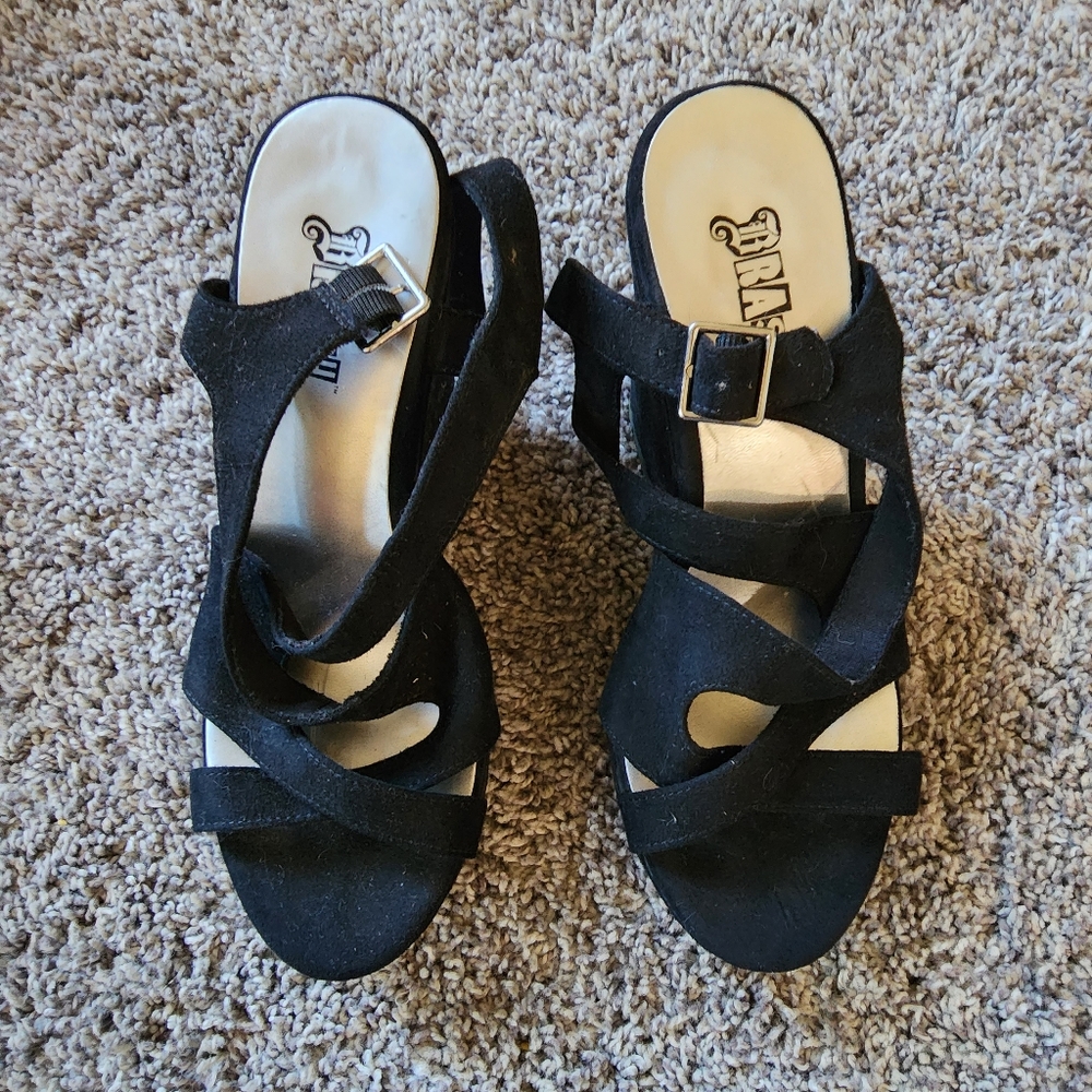Brash Black Wedges